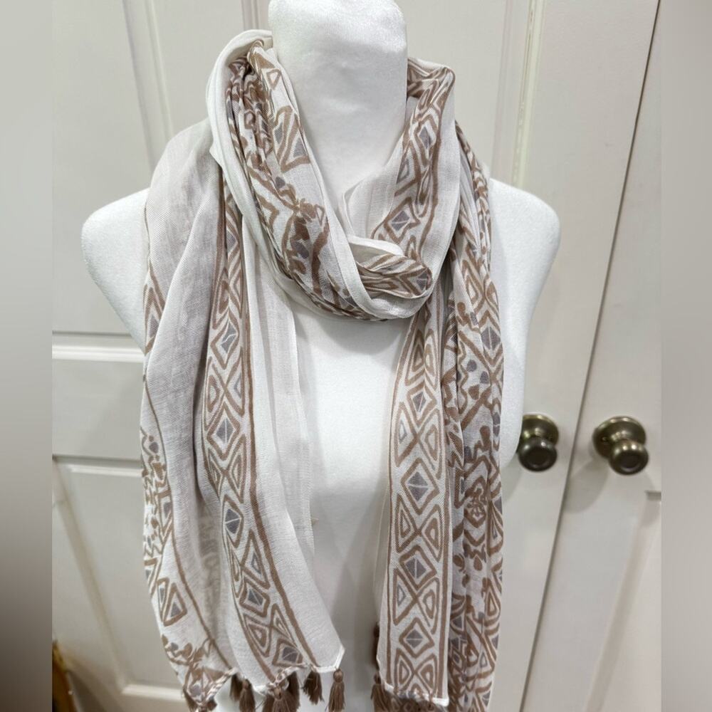 NWT cream/tan printed scarf with fringe